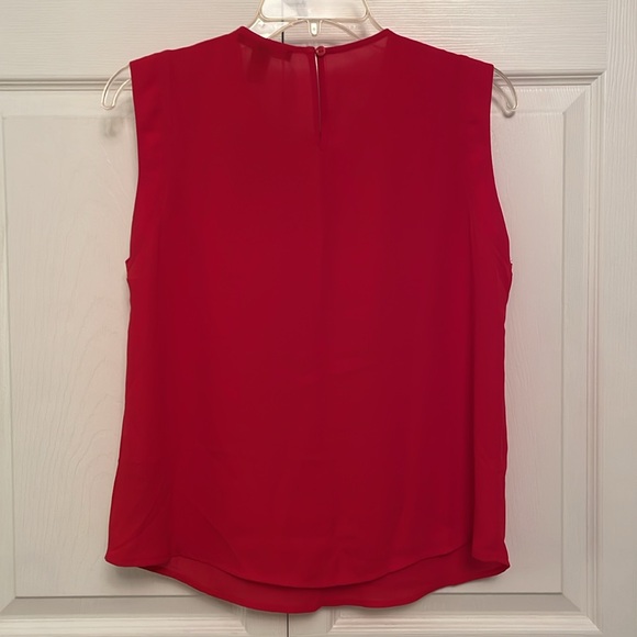 NWT FOREVER 21 Red Sleeveless Top with Curved Hem Lines Small - Picture 4 of 13